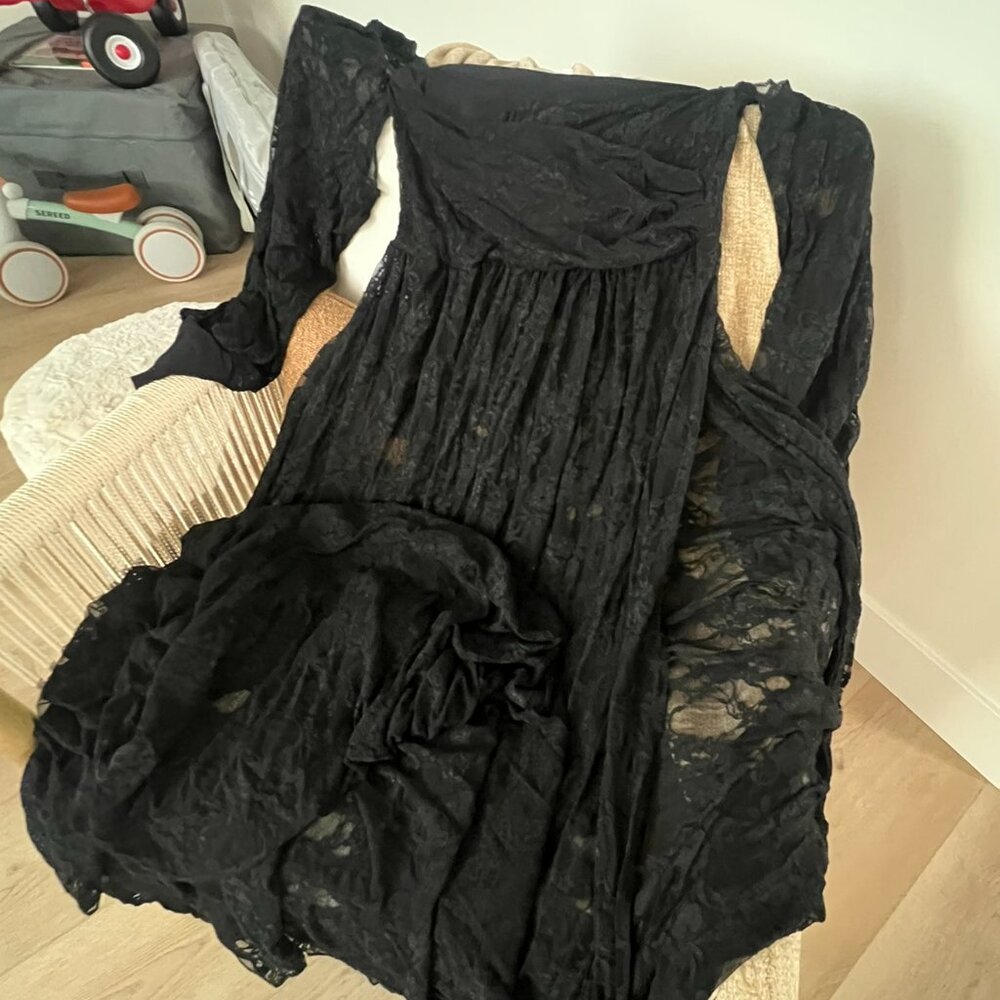 Black Lace Off Shoulder Doubly Split Maternity Maxi Dress for Photoshoot - Picture 13 of 16